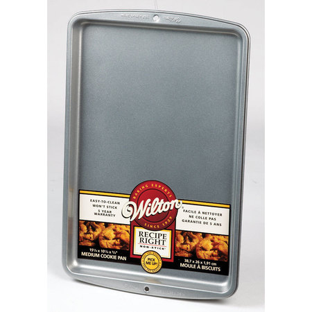 WILTON COOKE PAN 15-1/4X10-1/4"" 2105-967